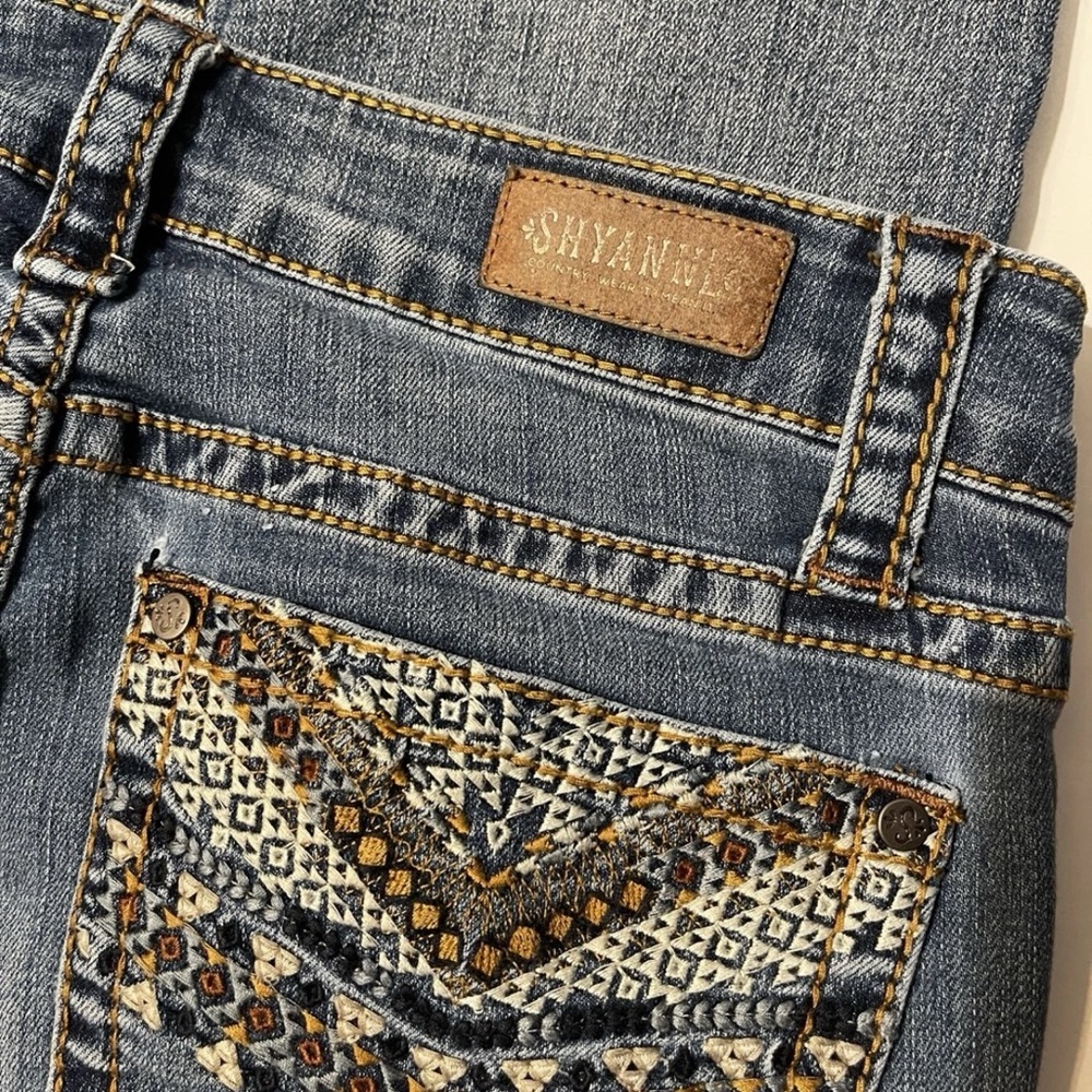 SHYANNE Women’s Bootcut Southwest Cowgirl Distressed Jeans Size 29 Long